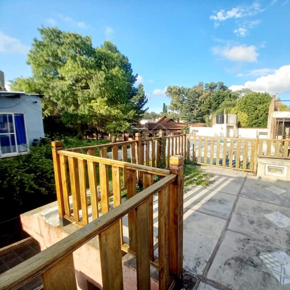 Hermosa casa estilo colonial en venta en barrio Iponá- Apta Crédito