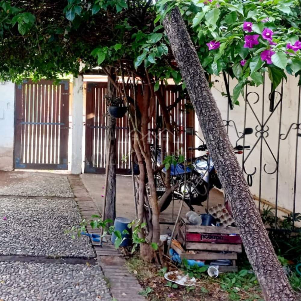 Hermosa casa estilo colonial en venta en barrio Iponá- Apta Crédito