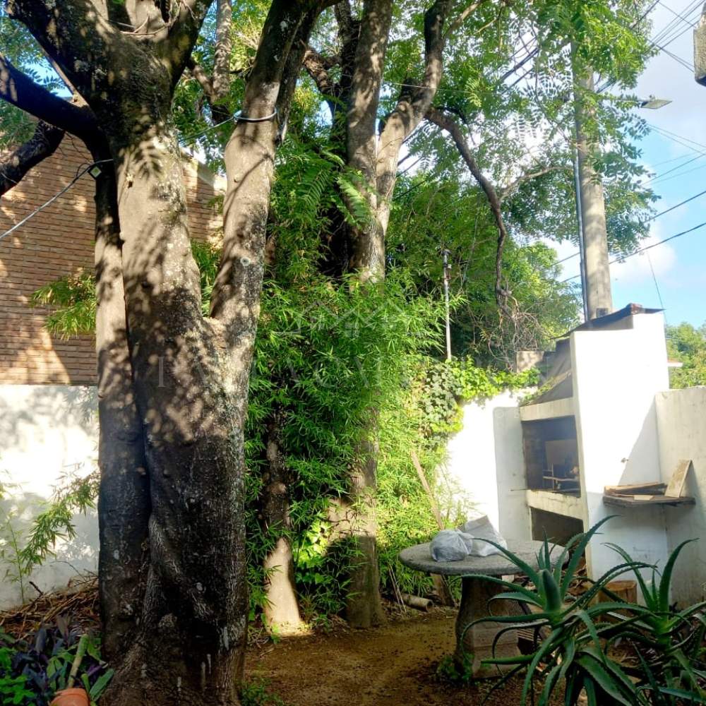 Hermosa casa estilo colonial en venta en barrio Iponá- Apta Crédito