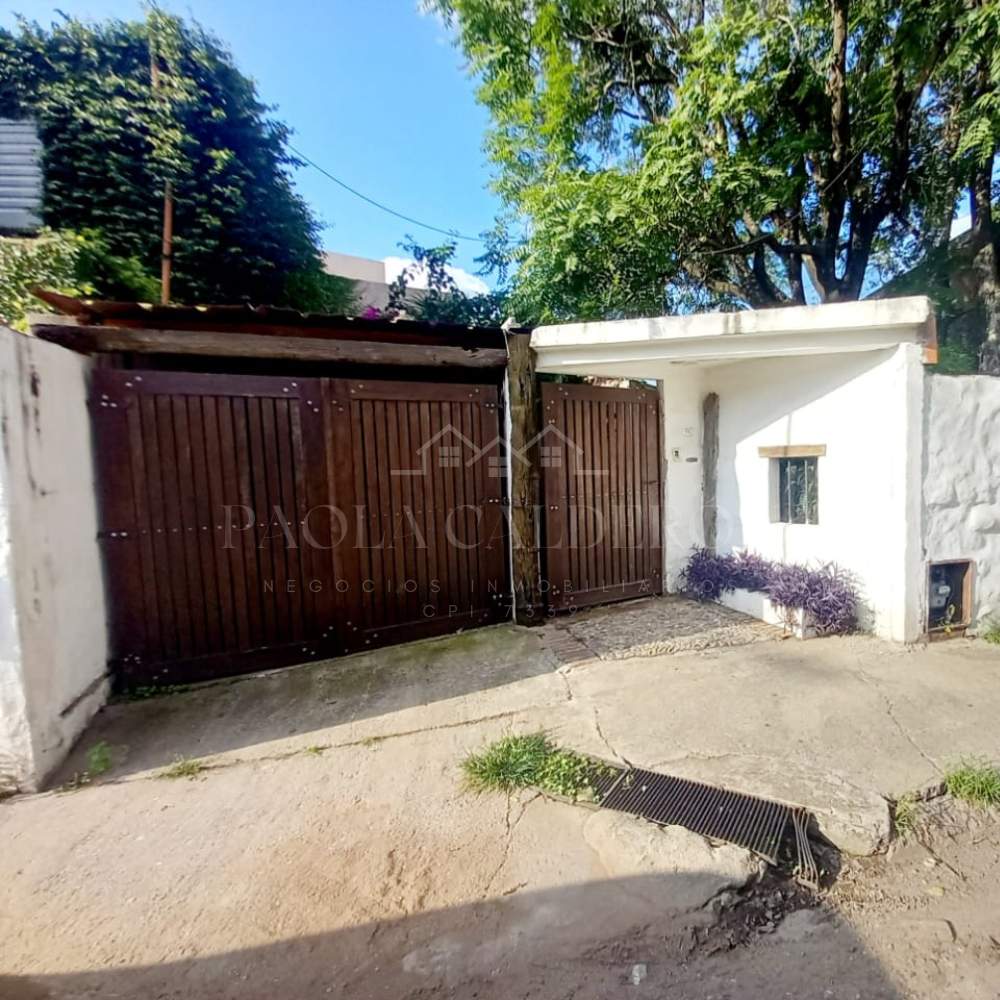 Hermosa casa estilo colonial en venta en barrio Iponá- Apta Crédito