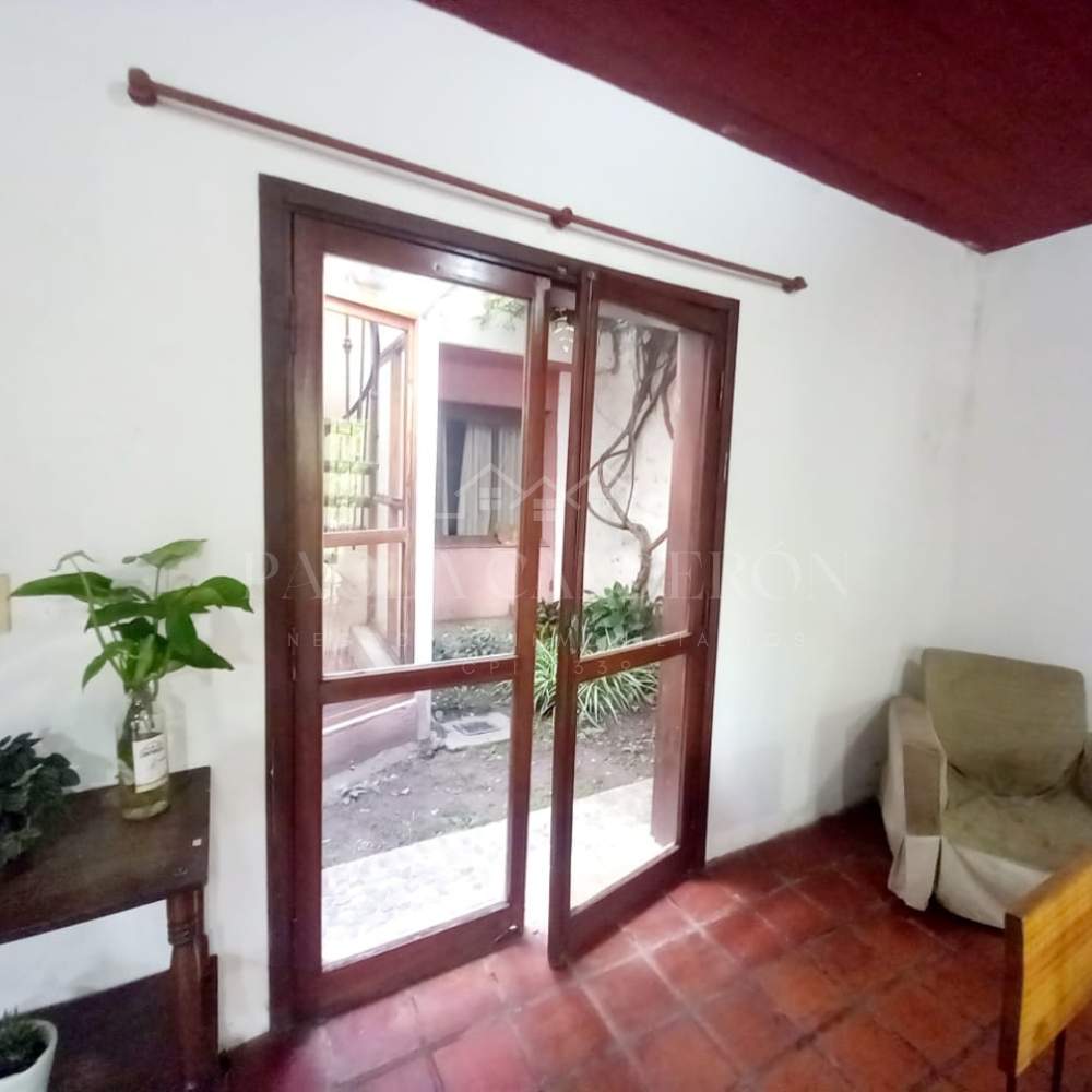 Hermosa casa estilo colonial en venta en barrio Iponá- Apta Crédito
