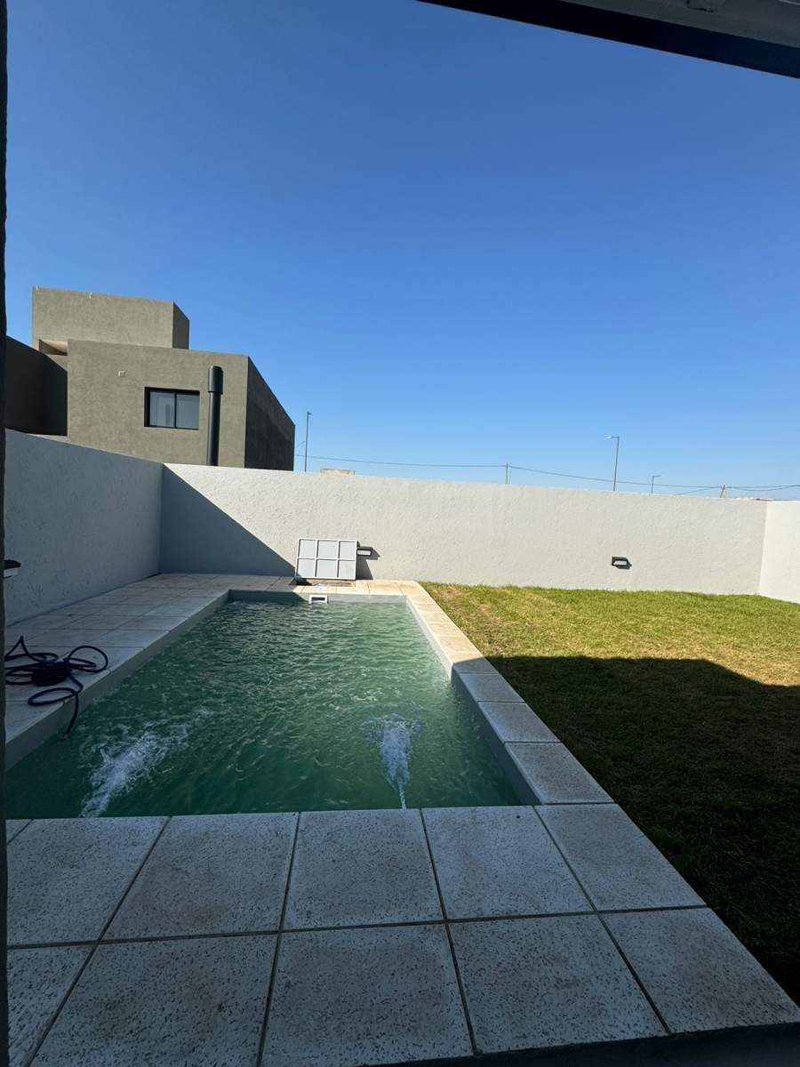 VENTA  CASA 2 DORM PILETA  RINCONES DE MANANTIALES