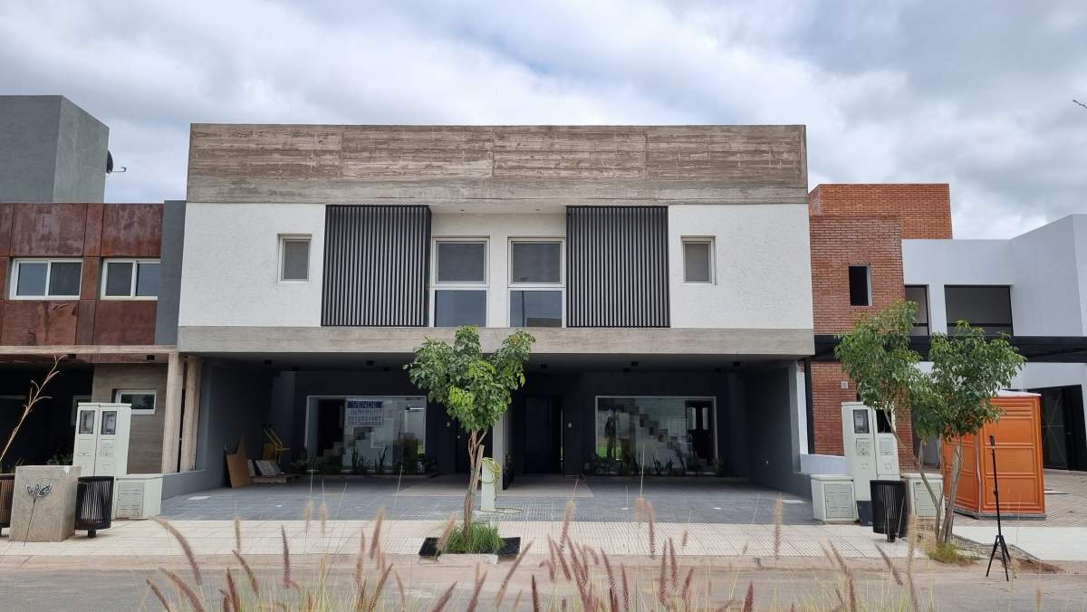 Dúplex 3 Dormitorios con Terraza en VENTA. La Luisita