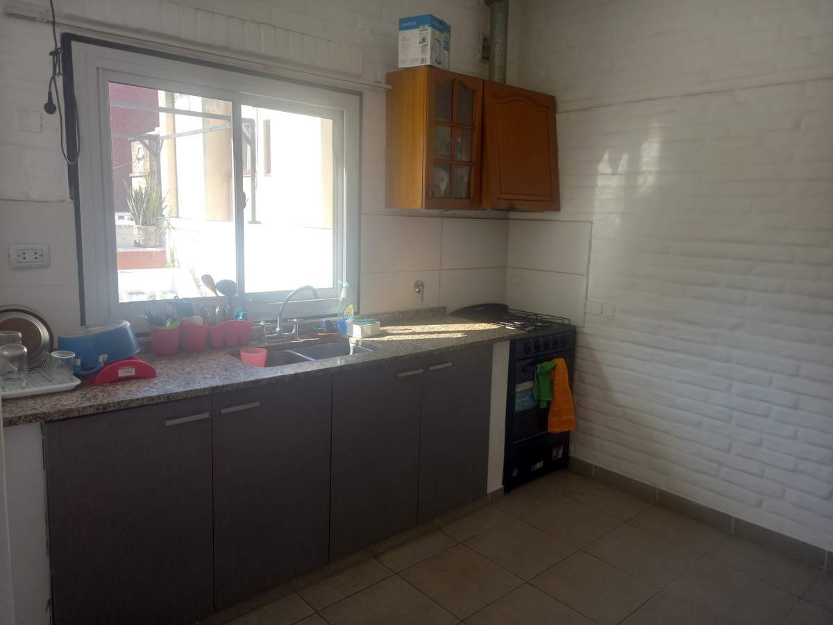 Venta  Depto 2 dorm sobre calle Simón Bolivar 400