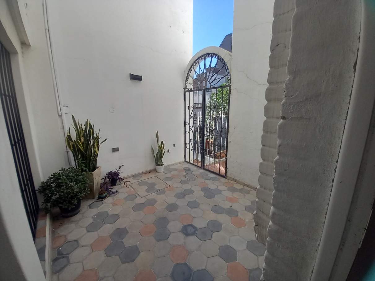 Venta  Depto 2 dorm sobre calle Simón Bolivar 400