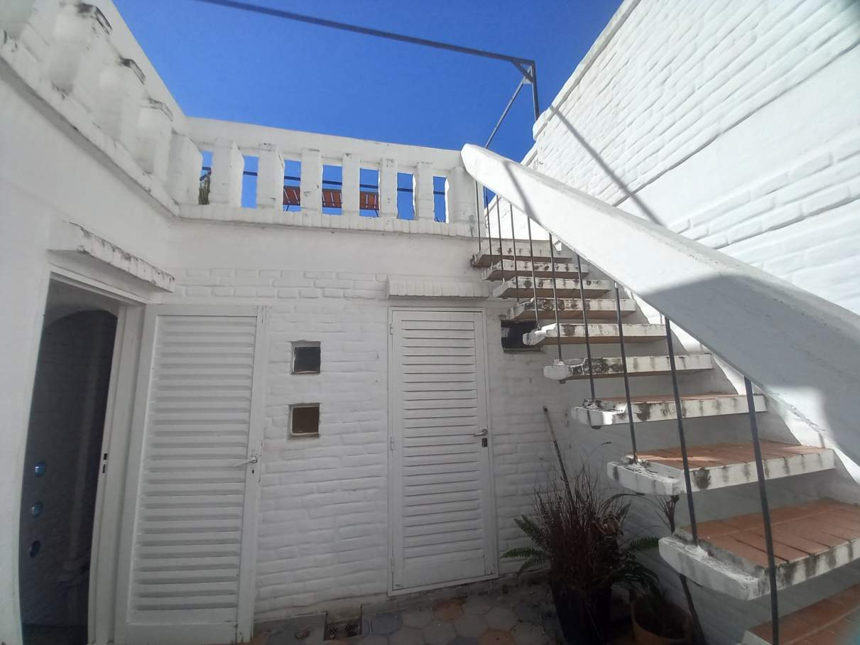 Venta  Depto 2 dorm sobre calle Simón Bolivar 400