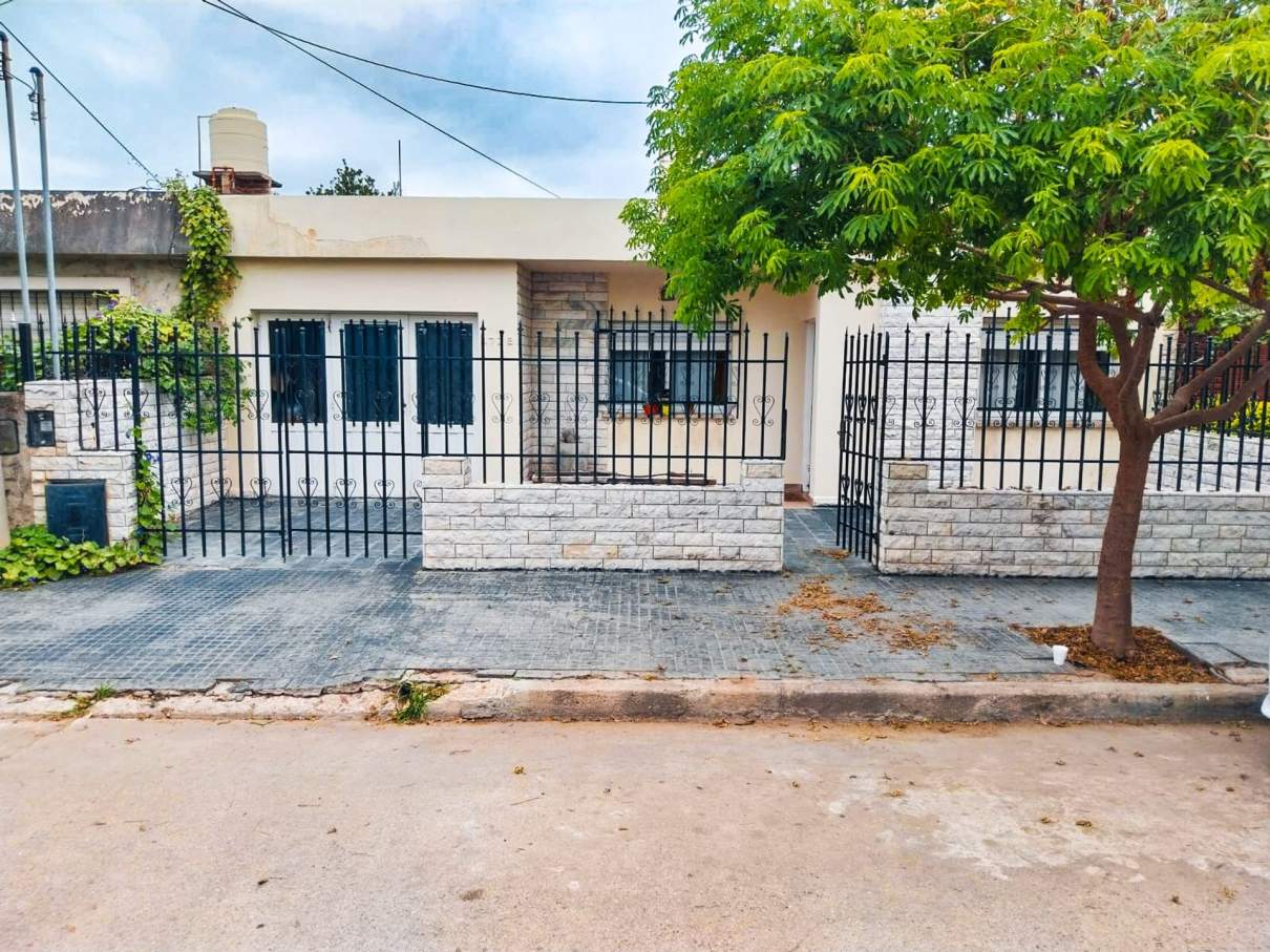 Venta Casa 2 dorm barrio Dean Funes