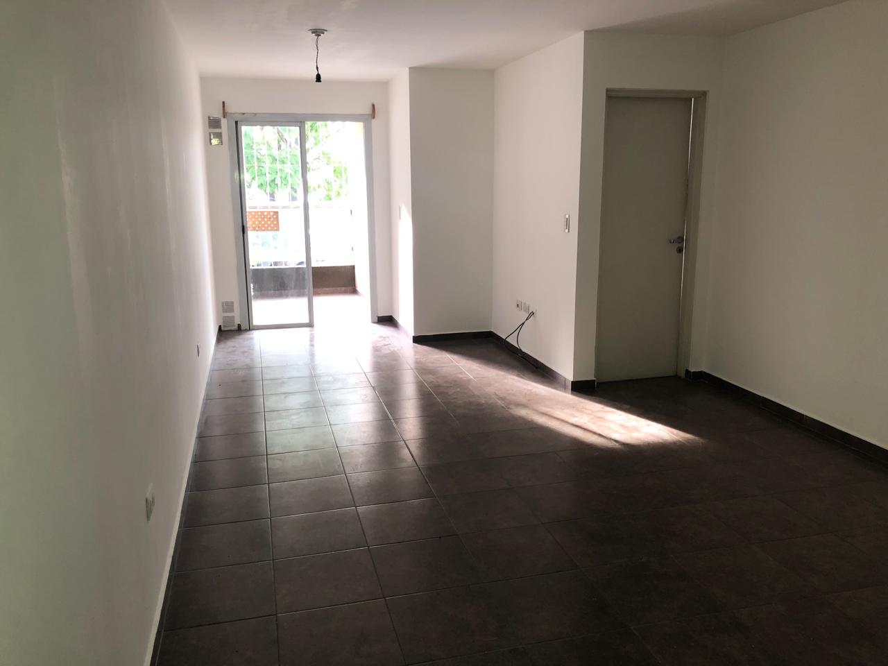 Alto Alberdi, Zípoli 300 1 dorm con balcón