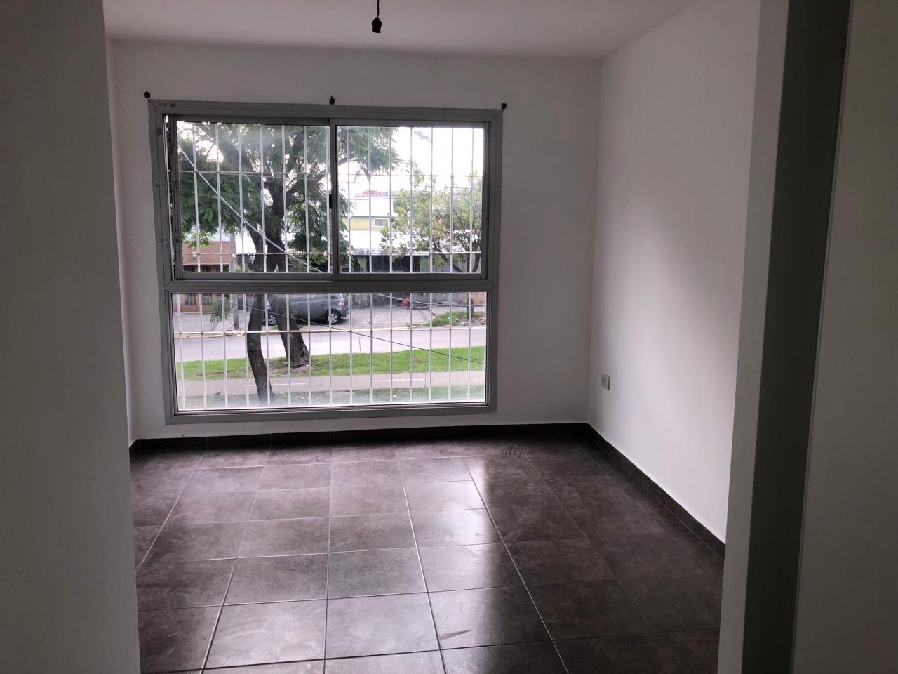 Alto Alberdi, Zípoli 300 1 dorm con balcón