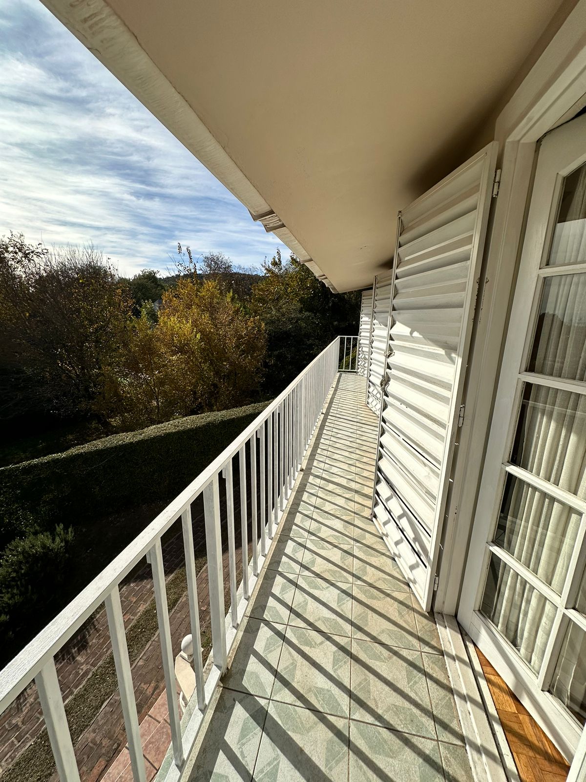 CASA EN VENTA UBICADA EN VILLA CARLOS PAZ-BARRIO LA CUESTA CON VISTA AL LAGO