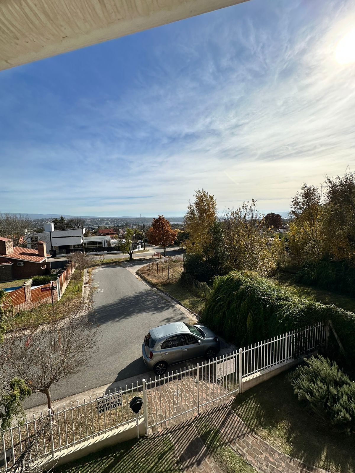 CASA EN VENTA UBICADA EN VILLA CARLOS PAZ-BARRIO LA CUESTA CON VISTA AL LAGO