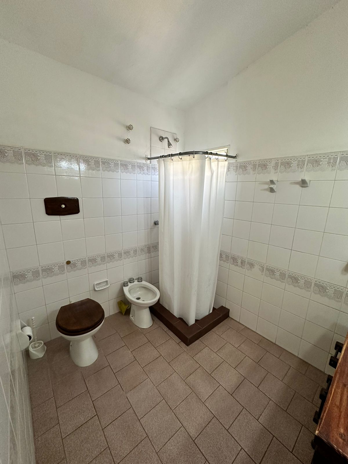 CASA EN VENTA UBICADA EN VILLA CARLOS PAZ-BARRIO LA CUESTA CON VISTA AL LAGO