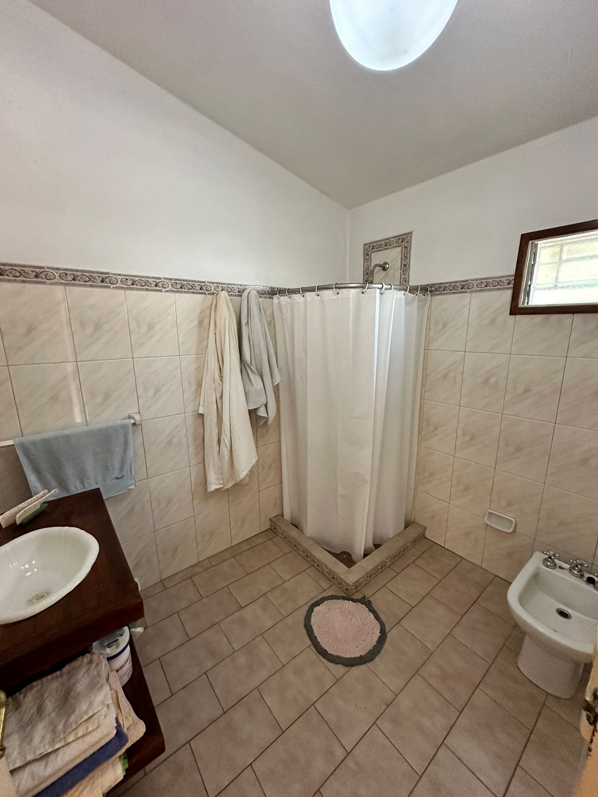 CASA EN VENTA UBICADA EN VILLA CARLOS PAZ-BARRIO LA CUESTA CON VISTA AL LAGO