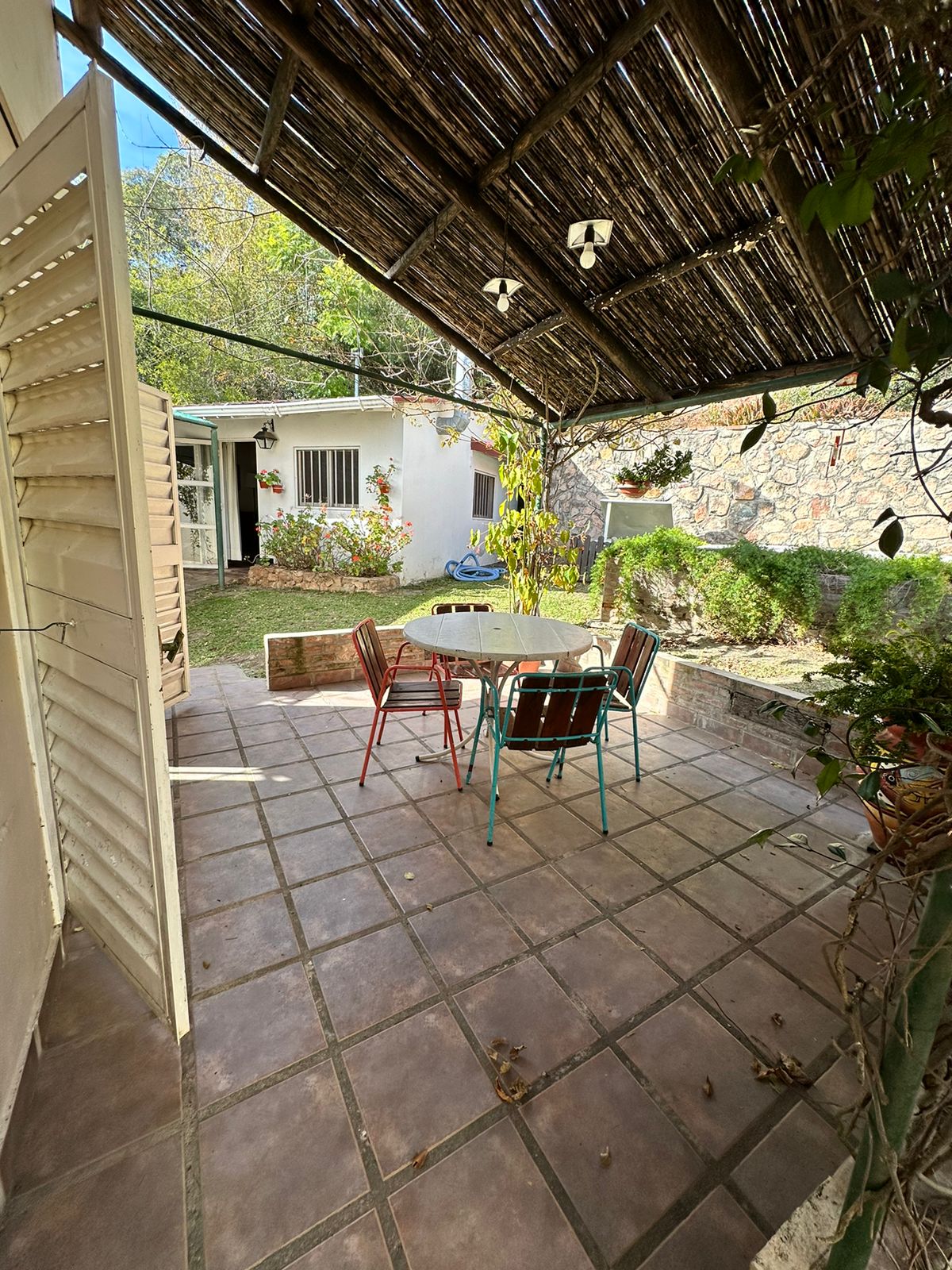 CASA EN VENTA UBICADA EN VILLA CARLOS PAZ-BARRIO LA CUESTA CON VISTA AL LAGO