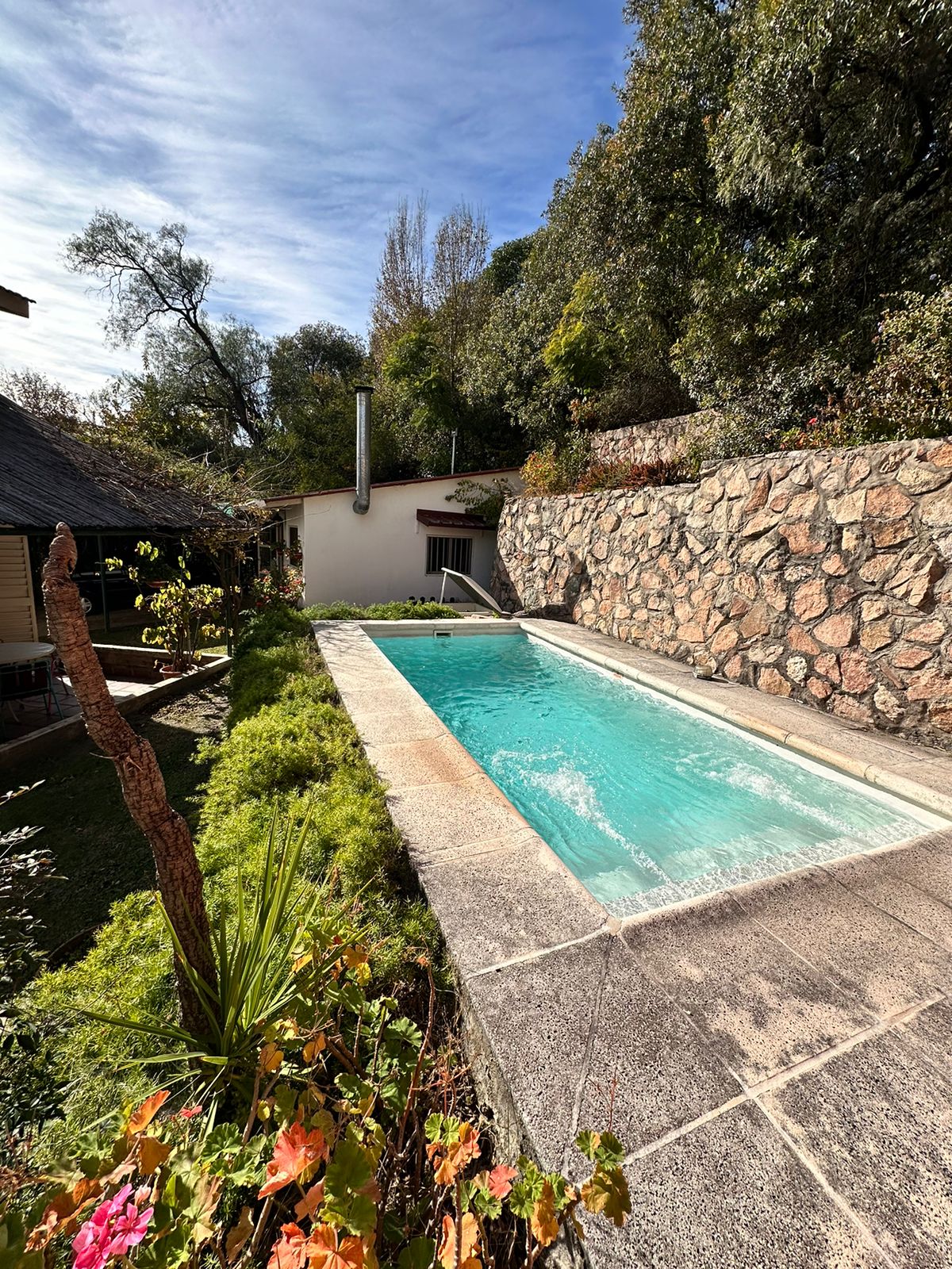 CASA EN VENTA UBICADA EN VILLA CARLOS PAZ-BARRIO LA CUESTA CON VISTA AL LAGO