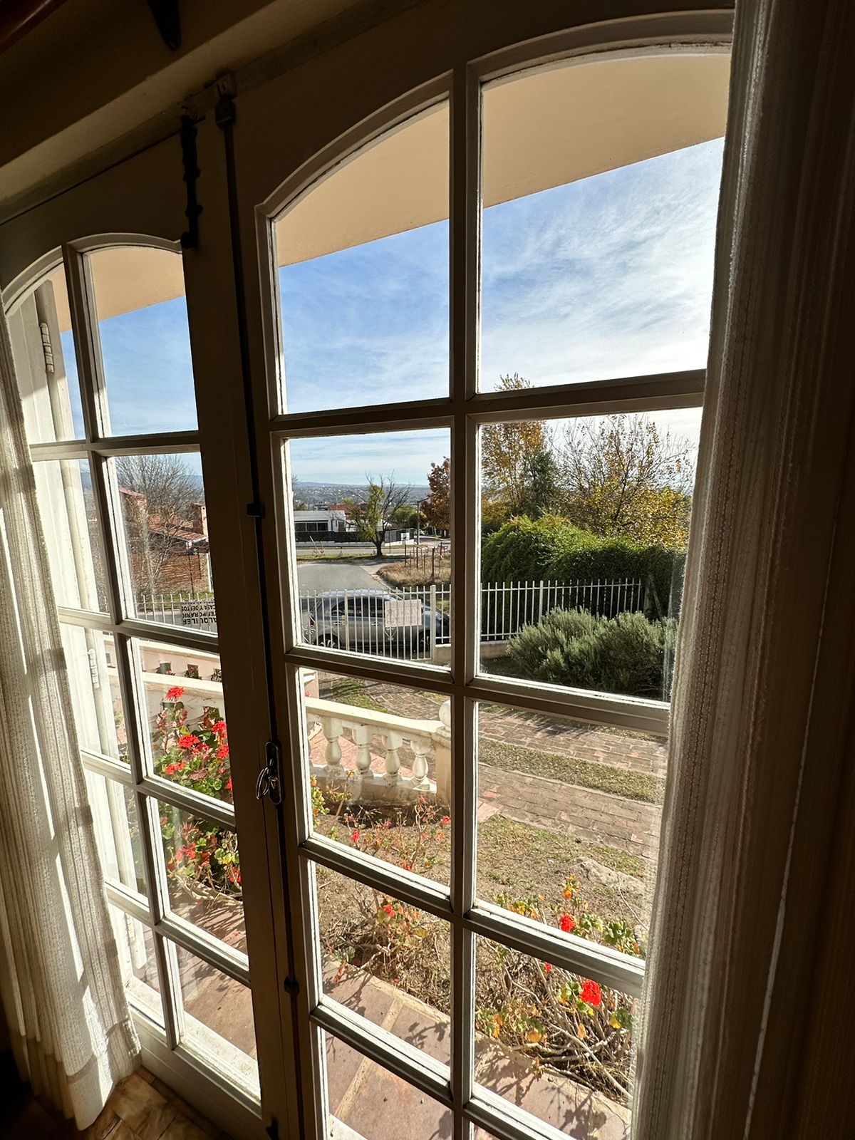 CASA EN VENTA UBICADA EN VILLA CARLOS PAZ-BARRIO LA CUESTA CON VISTA AL LAGO