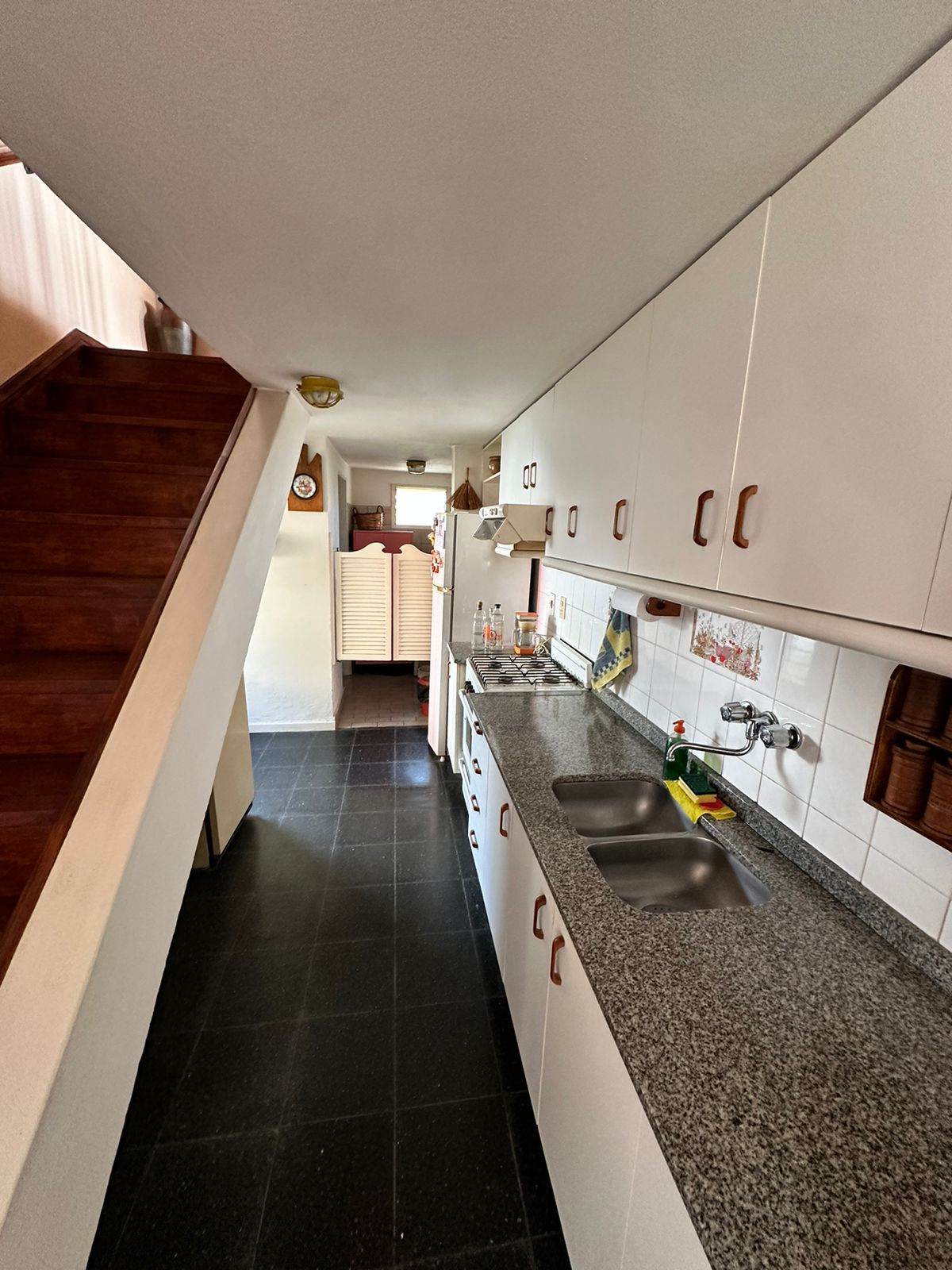 CASA EN VENTA UBICADA EN VILLA CARLOS PAZ-BARRIO LA CUESTA CON VISTA AL LAGO