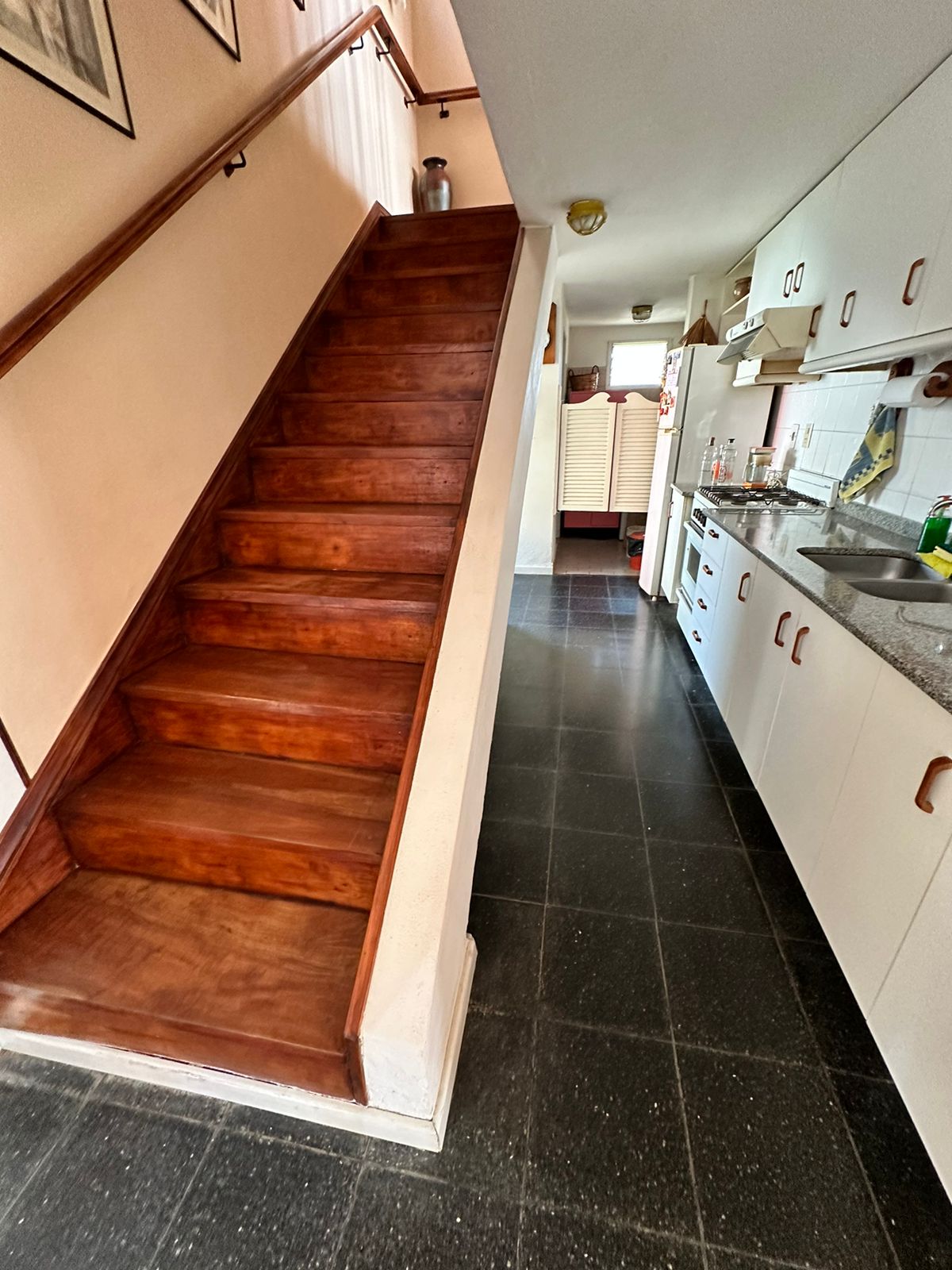 CASA EN VENTA UBICADA EN VILLA CARLOS PAZ-BARRIO LA CUESTA CON VISTA AL LAGO