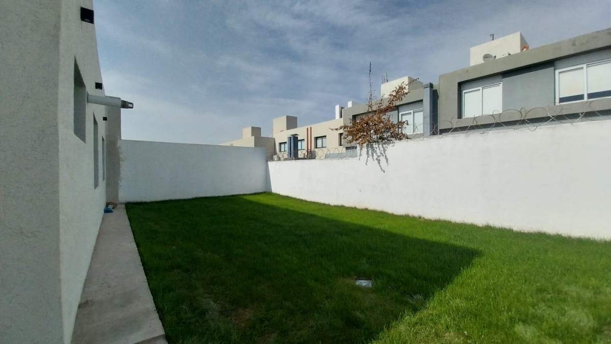 VENTA CASA 3 DORMITORIOS MIRADORES MANANTIALES 2