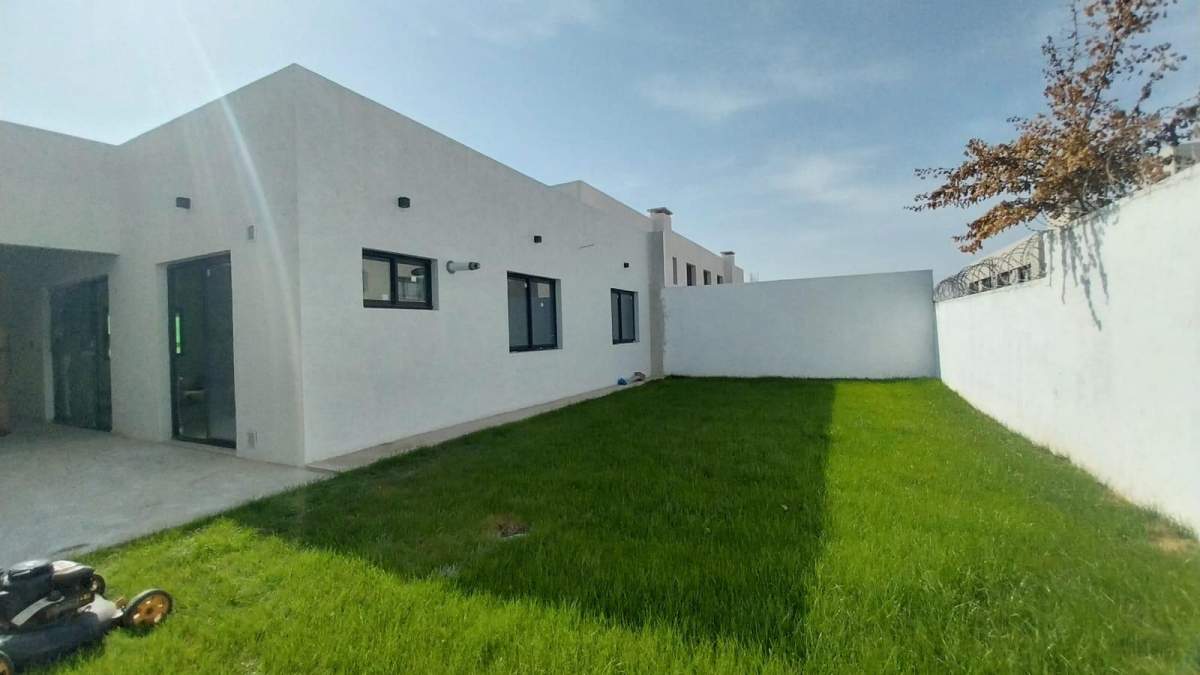 VENTA CASA 3 DORMITORIOS MIRADORES MANANTIALES 2