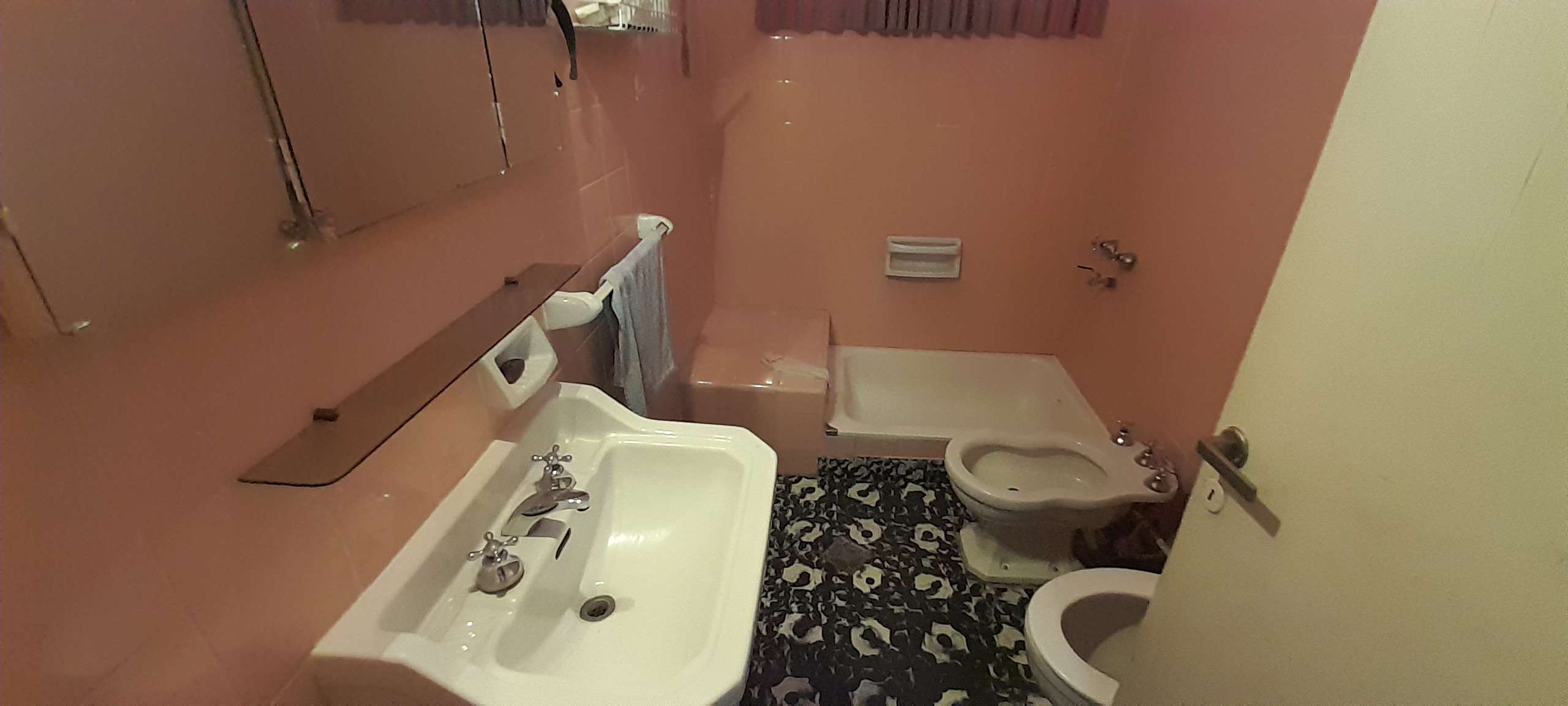 BAJO PALERMO - MERCADO Y VILLACORTA 1700 - CASA 2 DORMITORIOS EN VENTA