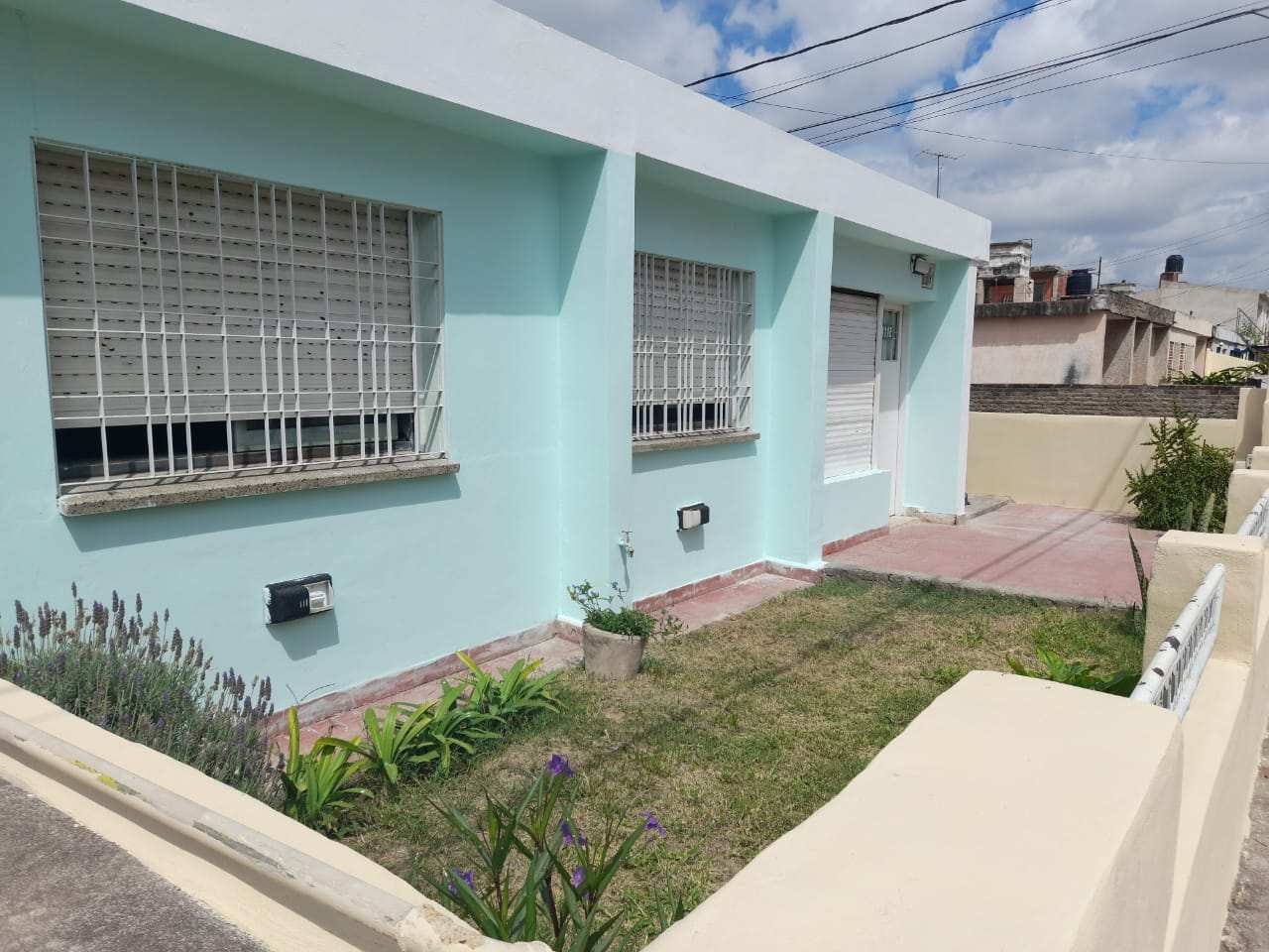Gral Bustos-- Santiso y Moscoso 1100 - Casa 2 dormitorios