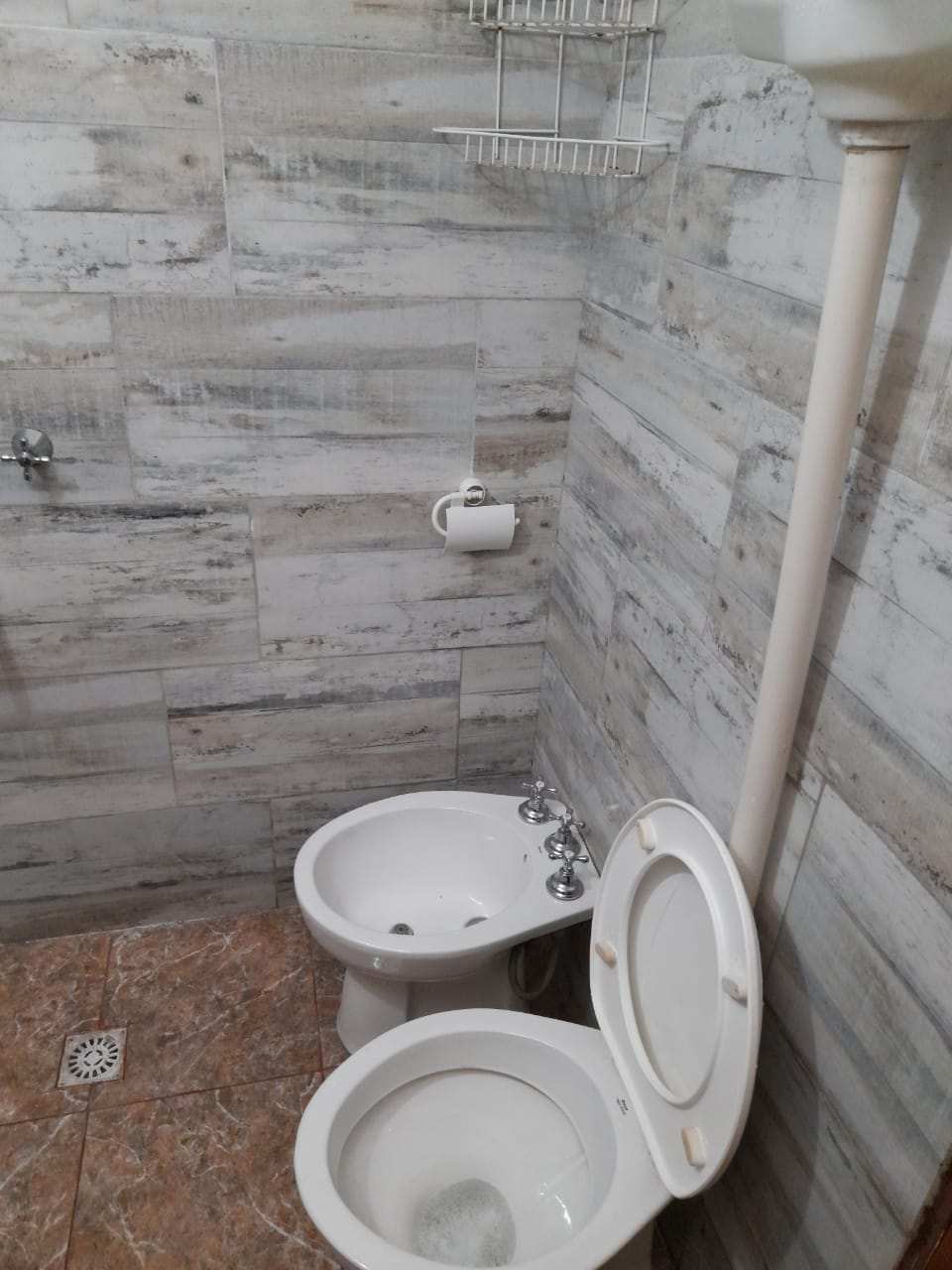 Gral Bustos-- Santiso y Moscoso 1100 - Casa 2 dormitorios