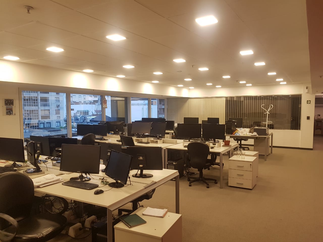 Alquiler OFICINA 250 m2 Ecipsa Tower Categoría vista Yrigoyen