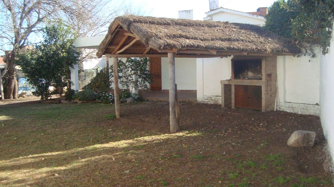 OPORTUNIDAD - Casa 3 dorm - B Arguello - 100 mts cub y 460 mts terreno