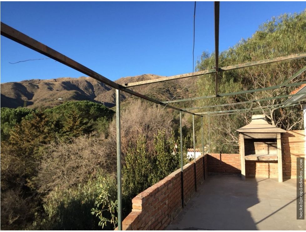 Venta Casa en Los Cocos con departamento en planta baja