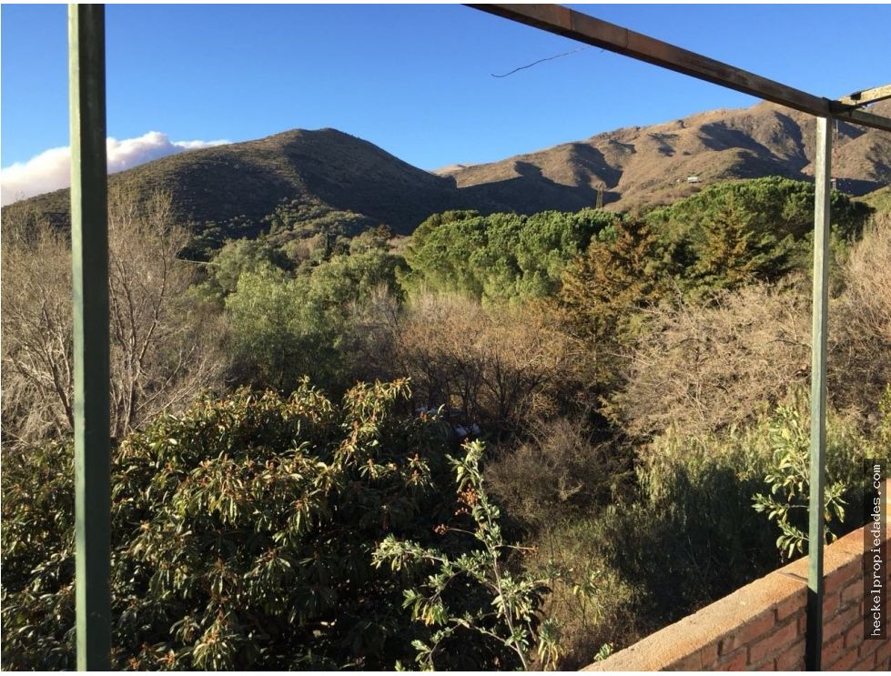 Venta Casa en Los Cocos con departamento en planta baja