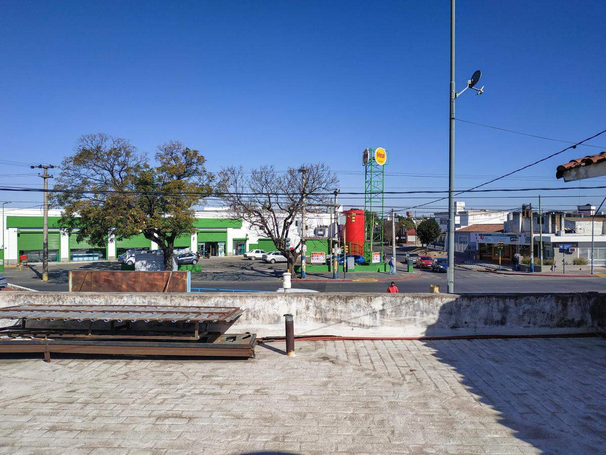 Bº Maipú Primera Sección - Local sobre Sabattini zona comercial