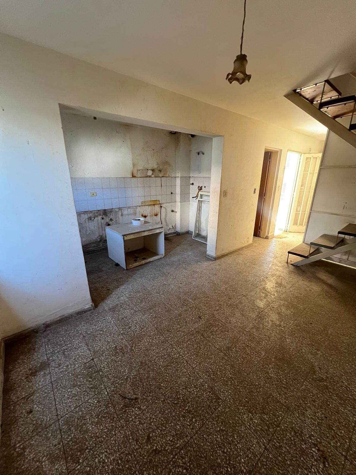 DUPLEX DE 3 DORM. A RECICLAR EN B SAN SALVADOR - OPORTUNIDAD