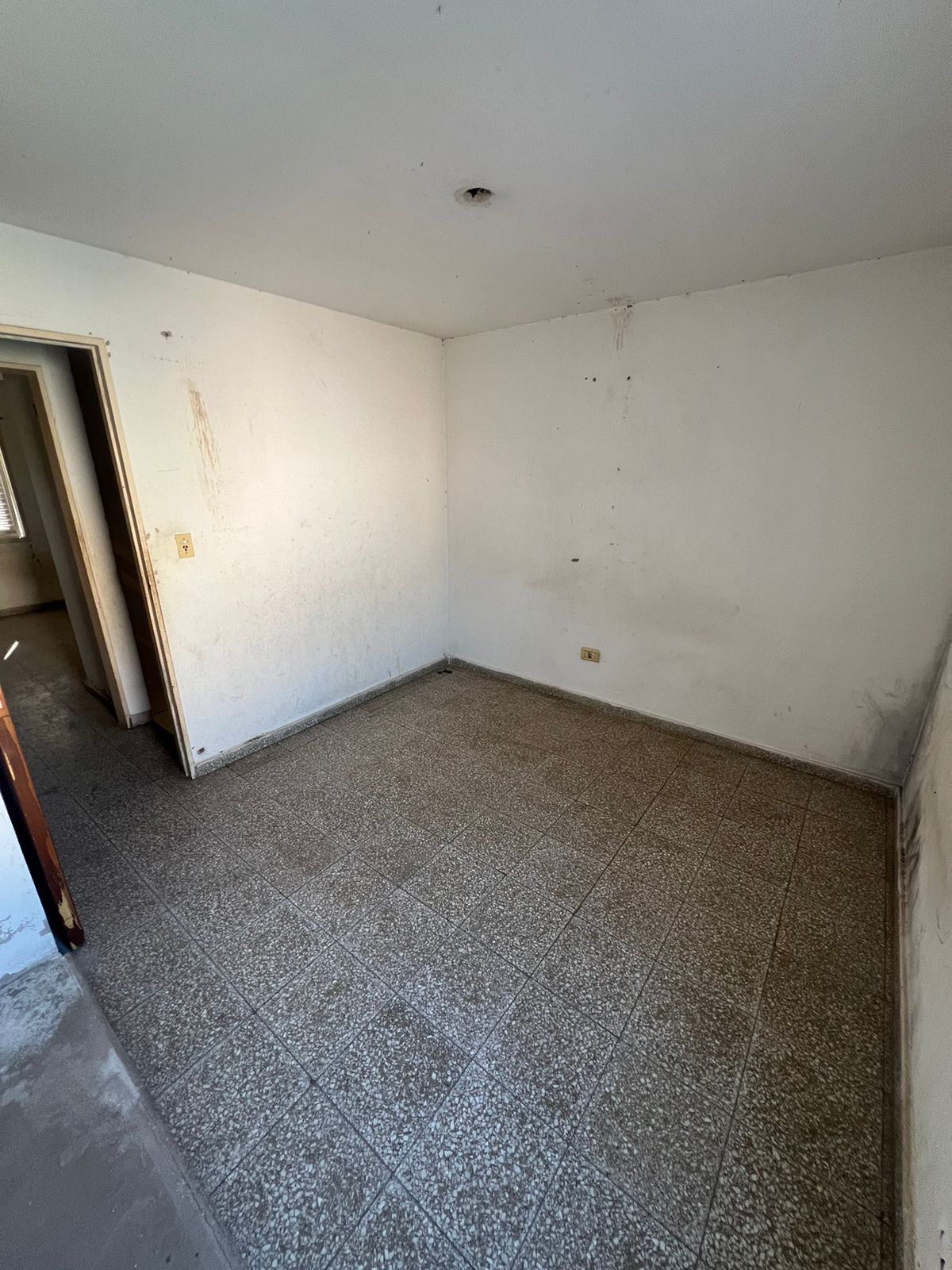 DUPLEX DE 3 DORM. A RECICLAR EN B SAN SALVADOR - OPORTUNIDAD