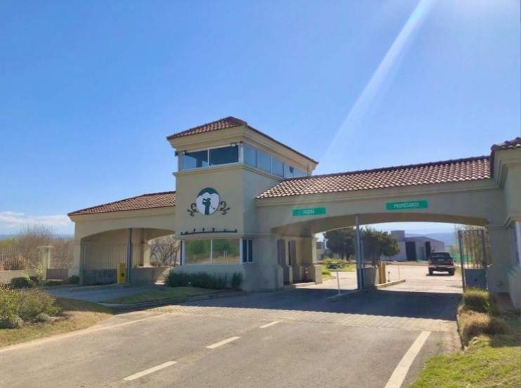 SALVATIERRA VENDE - CARLOS PAZ COUNTRY GOLF - LOTE 837M2-FINANCIADO