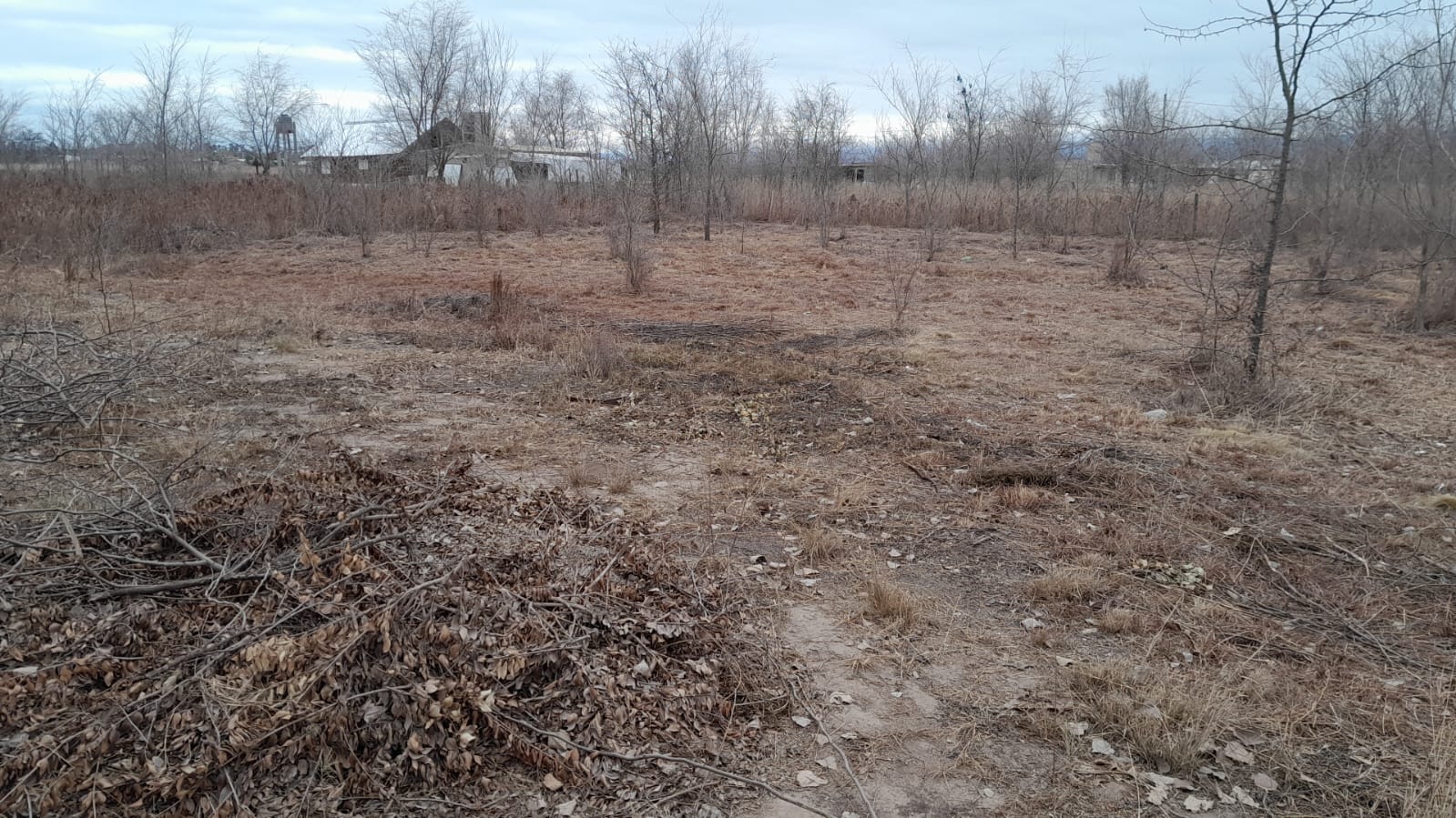 Terreno ESQUINA de 860m2 a solo 400mts de bajada de Lago.