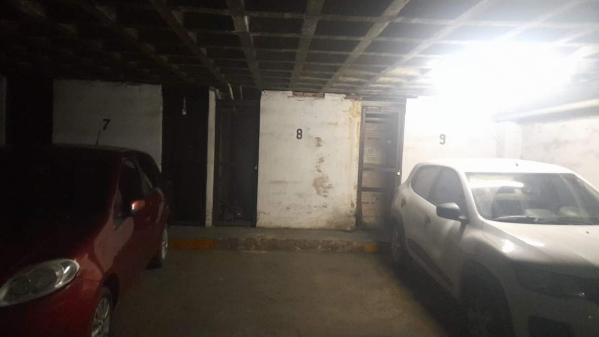 Vendo Cochera privada y cubierta, en edificio El Greco ** Bº Nueva Córdoba**