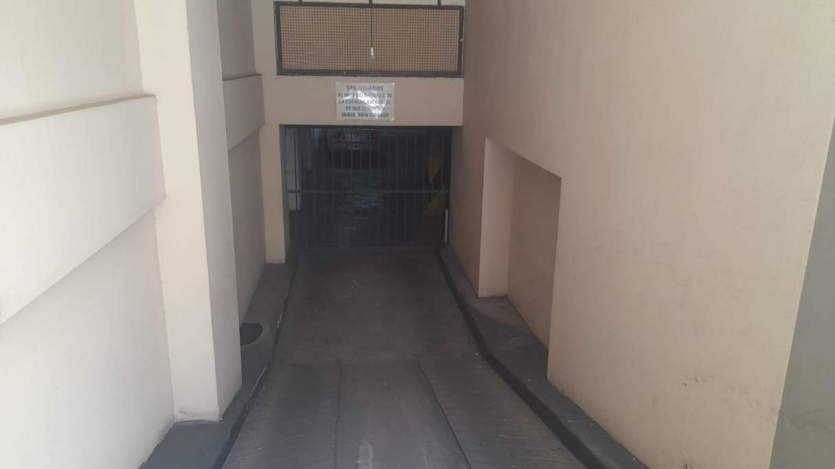 Vendo Cochera privada y cubierta, en edificio El Greco ** Bº Nueva Córdoba**