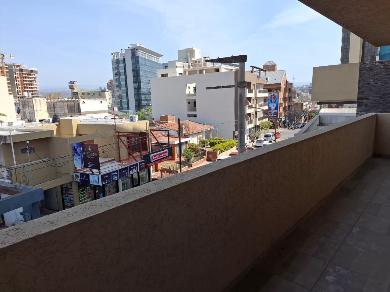 DEPARTAMENTO DE CATEGORIA EN VENTA. VILLA CARLOS PAZ. NUEVO PRECIO