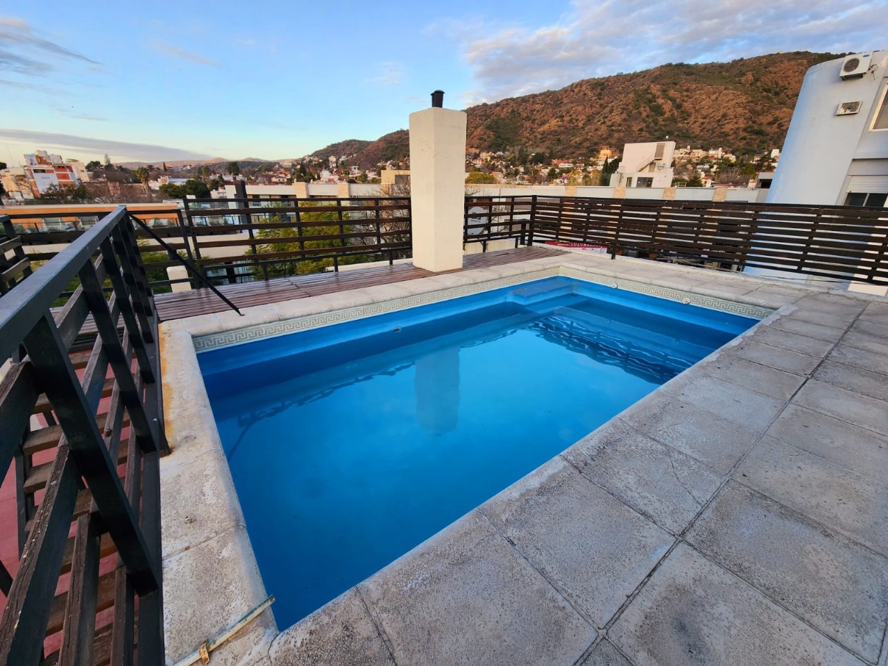 DEPARTAMNTO EN VENTA UBICADO EN VILLA CARLOS PAZ A METROS DE LA TERIMINAL DE ÓMNIBUS