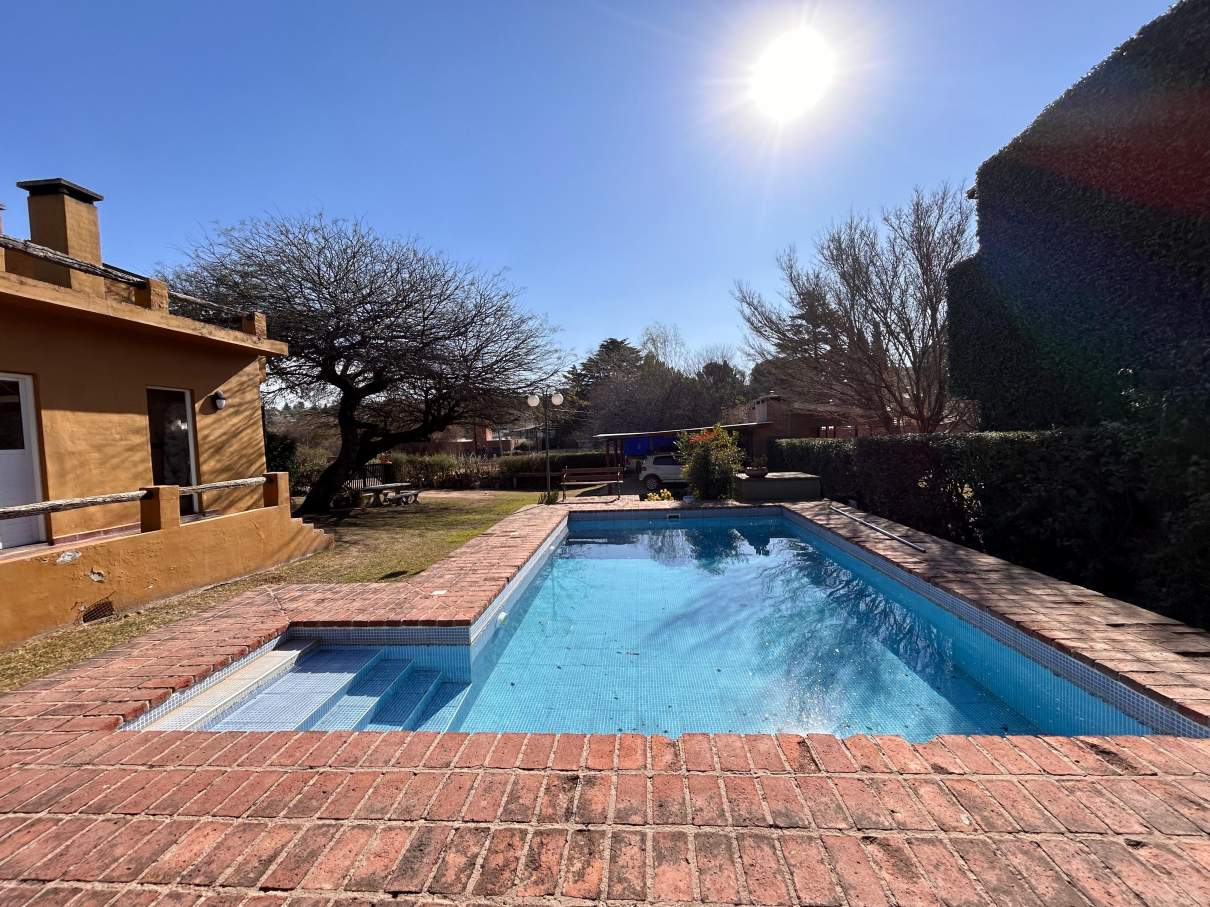 SE VENDE CASA EN VILLA LAGO AZUL CARLOS PAZ