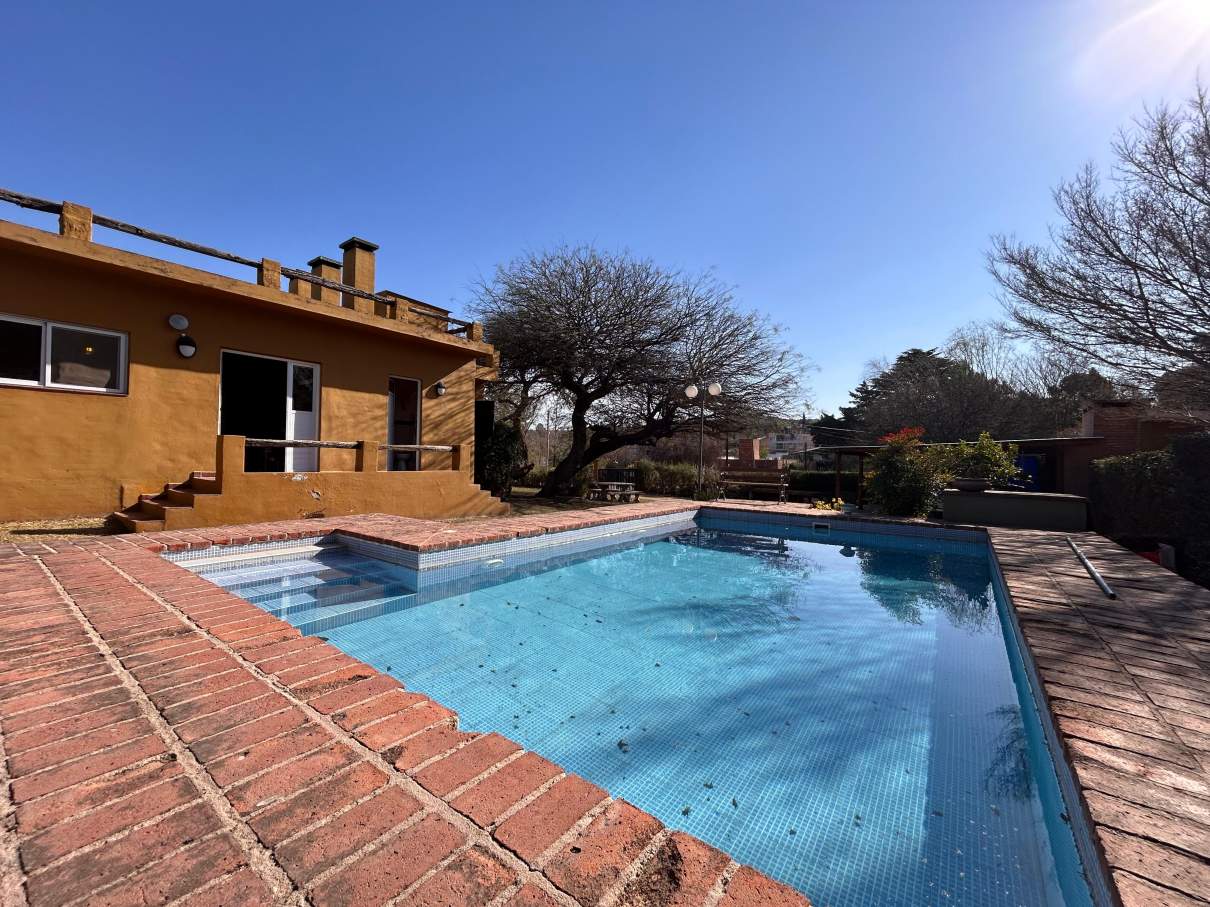 SE VENDE CASA EN VILLA LAGO AZUL CARLOS PAZ