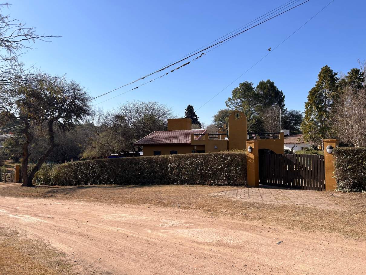 SE VENDE CASA EN VILLA LAGO AZUL CARLOS PAZ