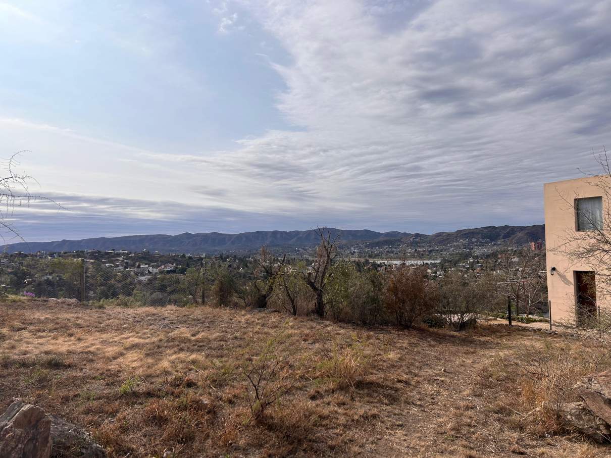 SE VENDE CASA EN VILLA DEL LAGO CARLOS PAZ