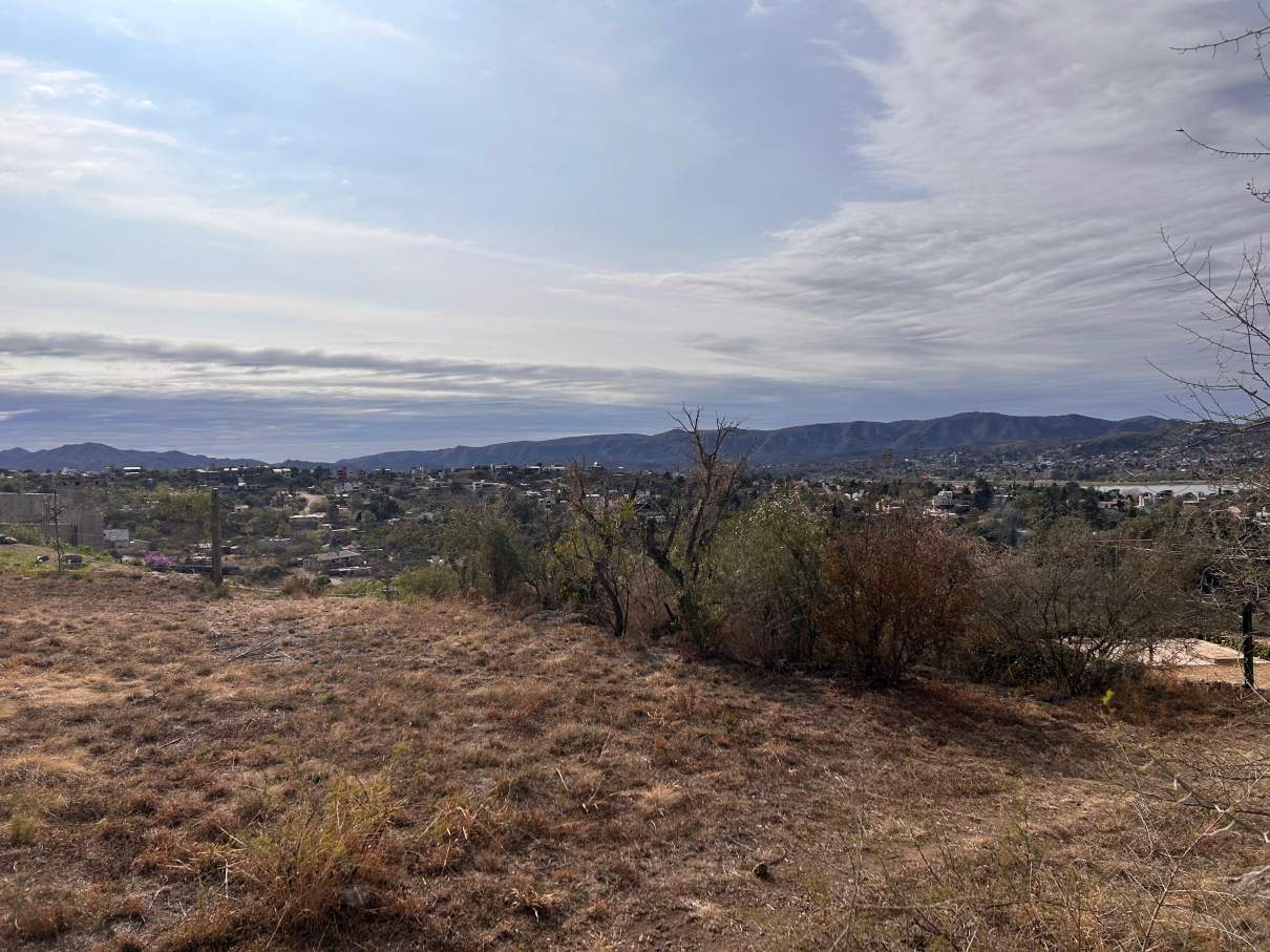 SE VENDE CASA EN VILLA DEL LAGO CARLOS PAZ