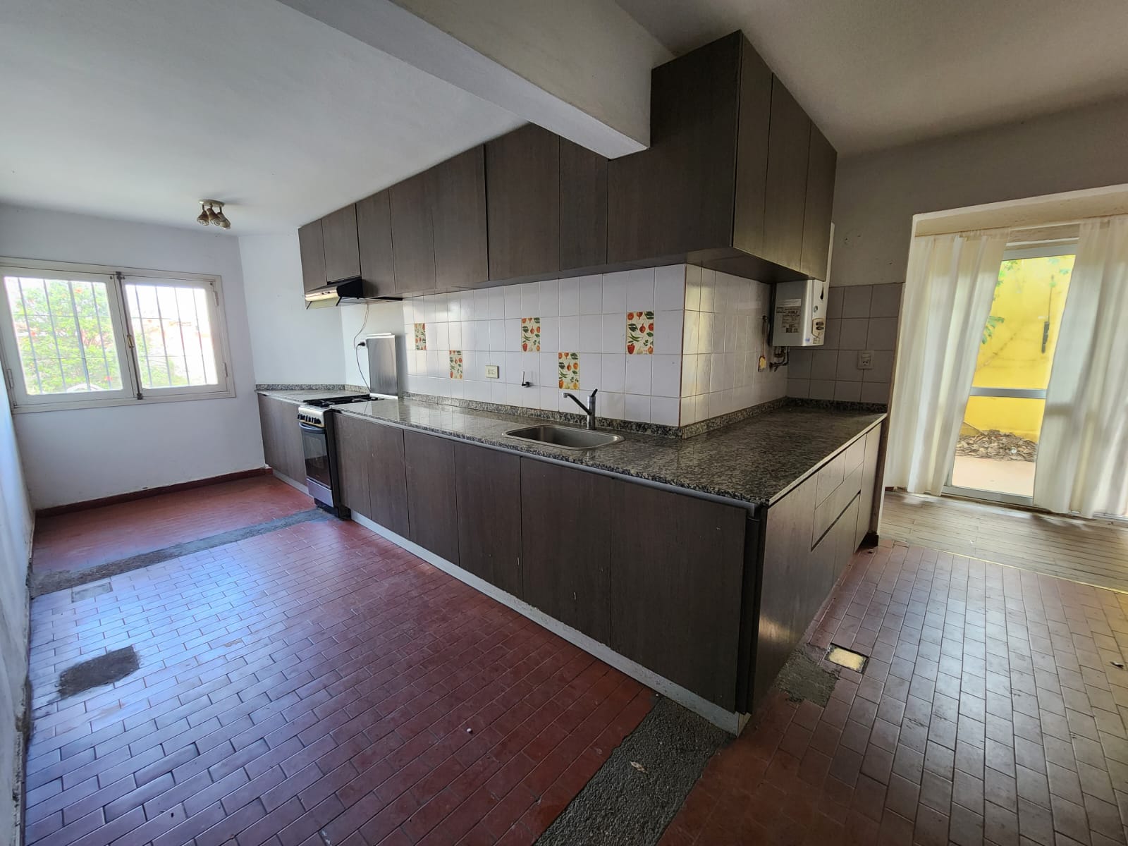 VENDO CASA  3 DORMITORIOS EN EL CERRO DE LAS ROSA