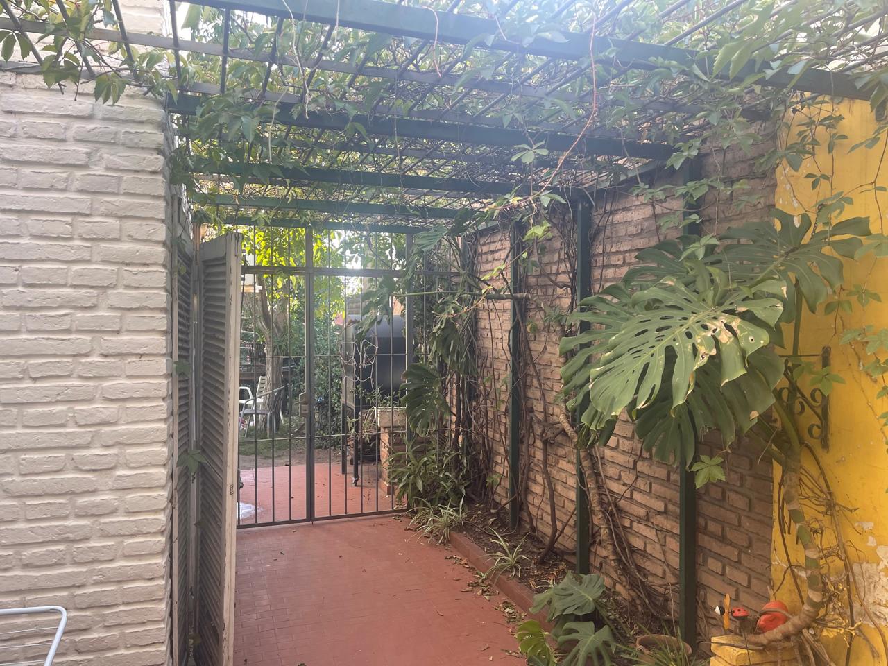 VENDO CASA  3 DORMITORIOS EN EL CERRO DE LAS ROSA