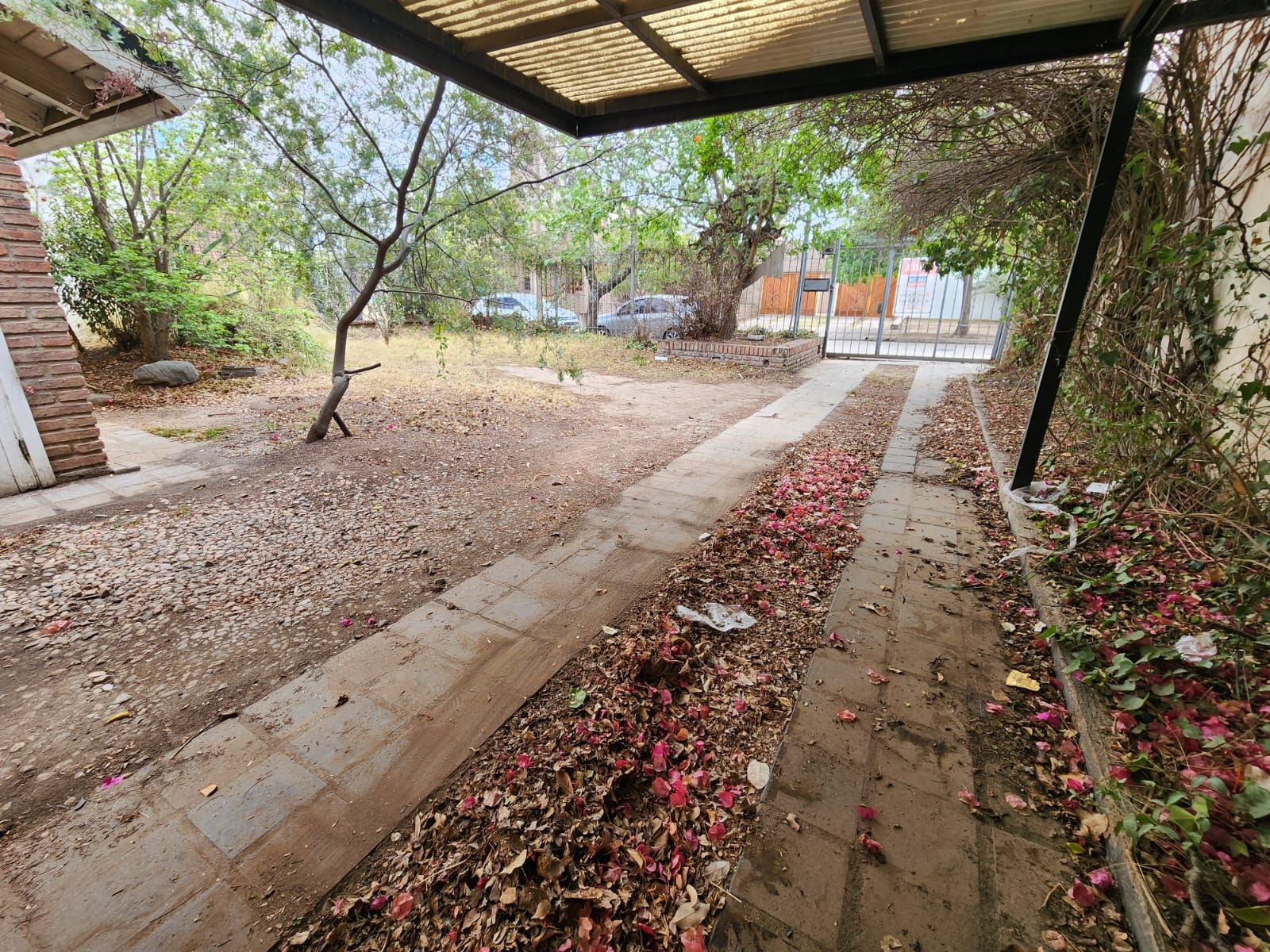 VENDO CASA  3 DORMITORIOS EN EL CERRO DE LAS ROSA
