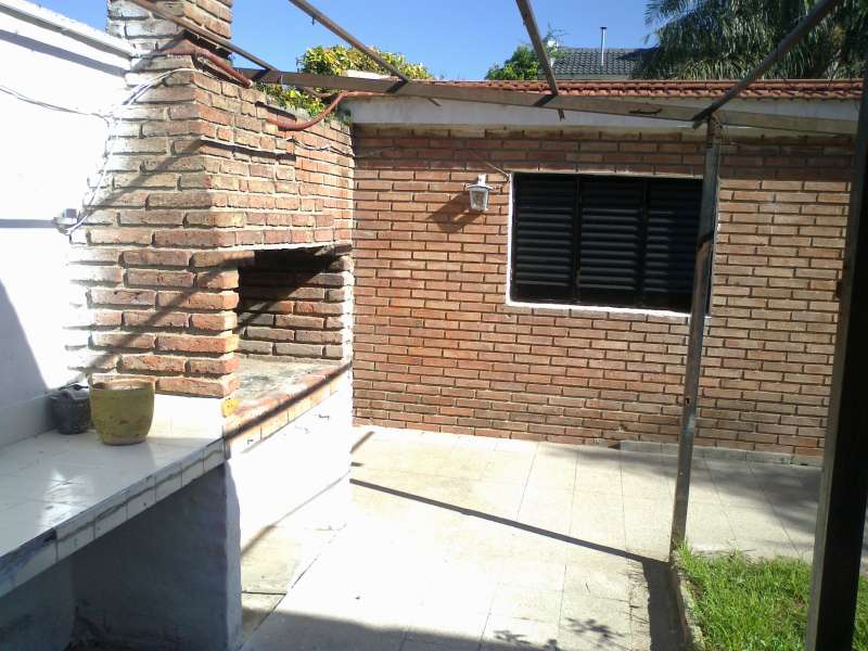 INVERSION CASA Y DEPARTAMENTO BARRIO POETA LUGONES