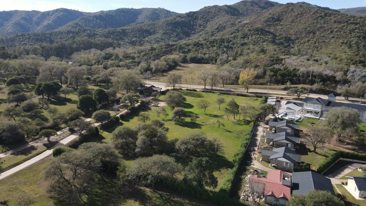 Hectárea Parquizada Con Amplio Frente Sobre Ruta 5 - Tránsito De Turismo Todo El Año - Valle De Cala